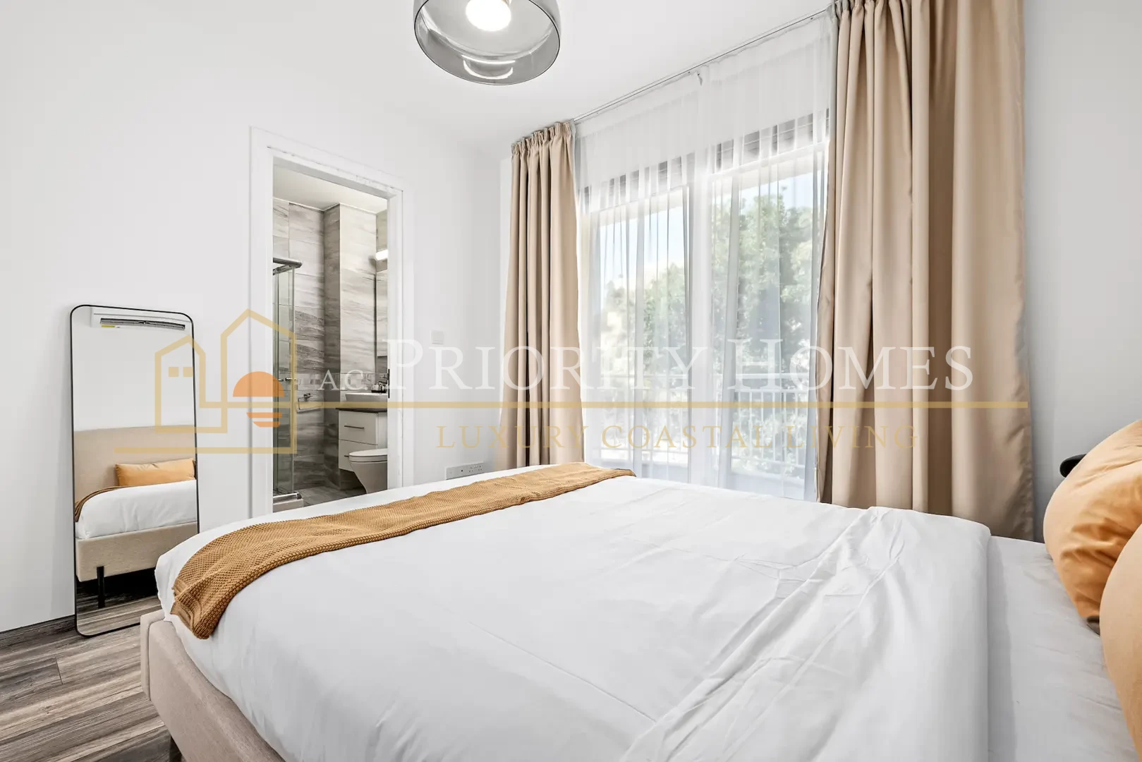 Fully Furnished Three-Bedroom Apartment in Universal
