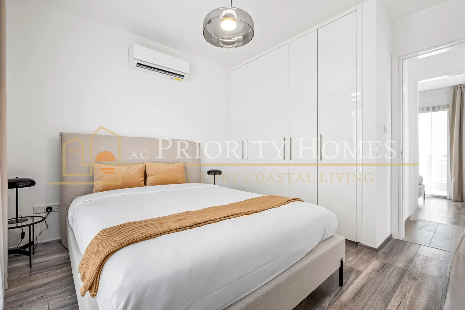 Fully Furnished Three-Bedroom Apartment in Universal