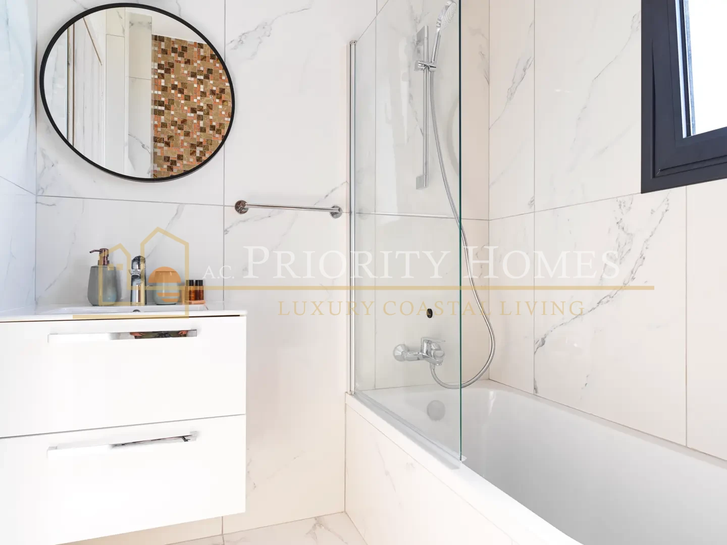 Modern Fully Furnished Two-Bedroom Apartment in Universal