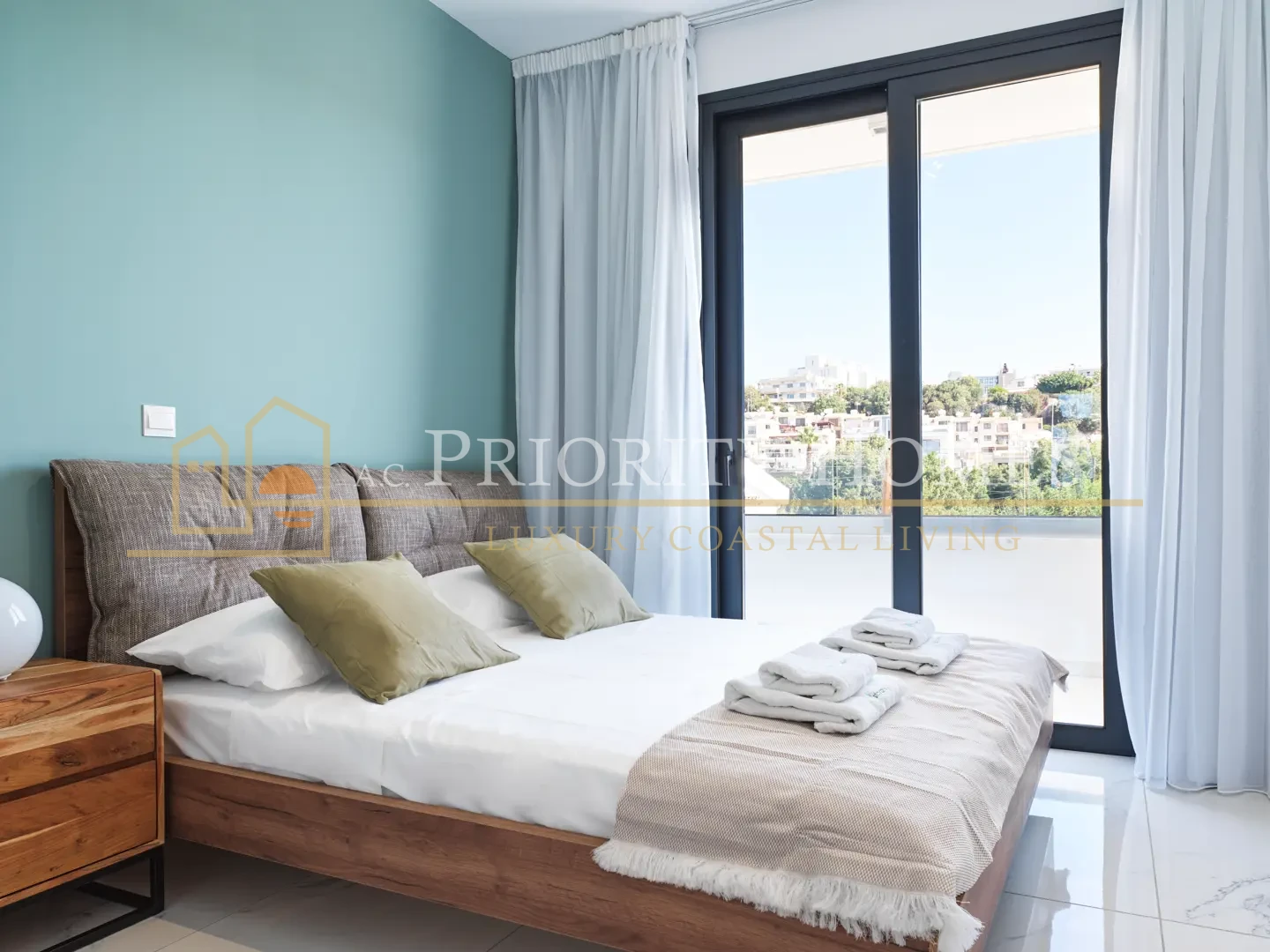 Modern Fully Furnished Two-Bedroom Apartment in Universal