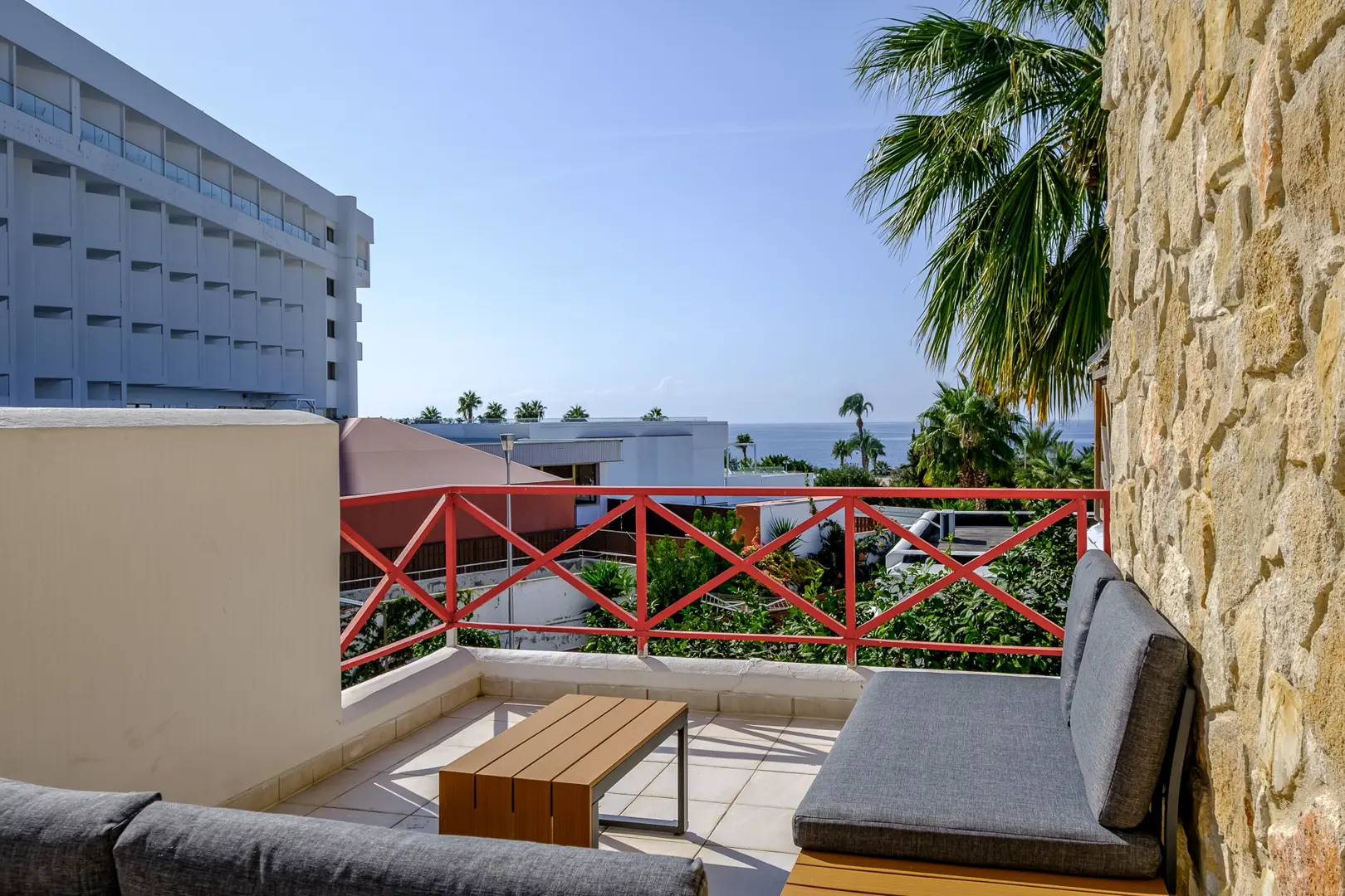 Fully Furnished Two-Bedroom Garden Apartment in Chloraka