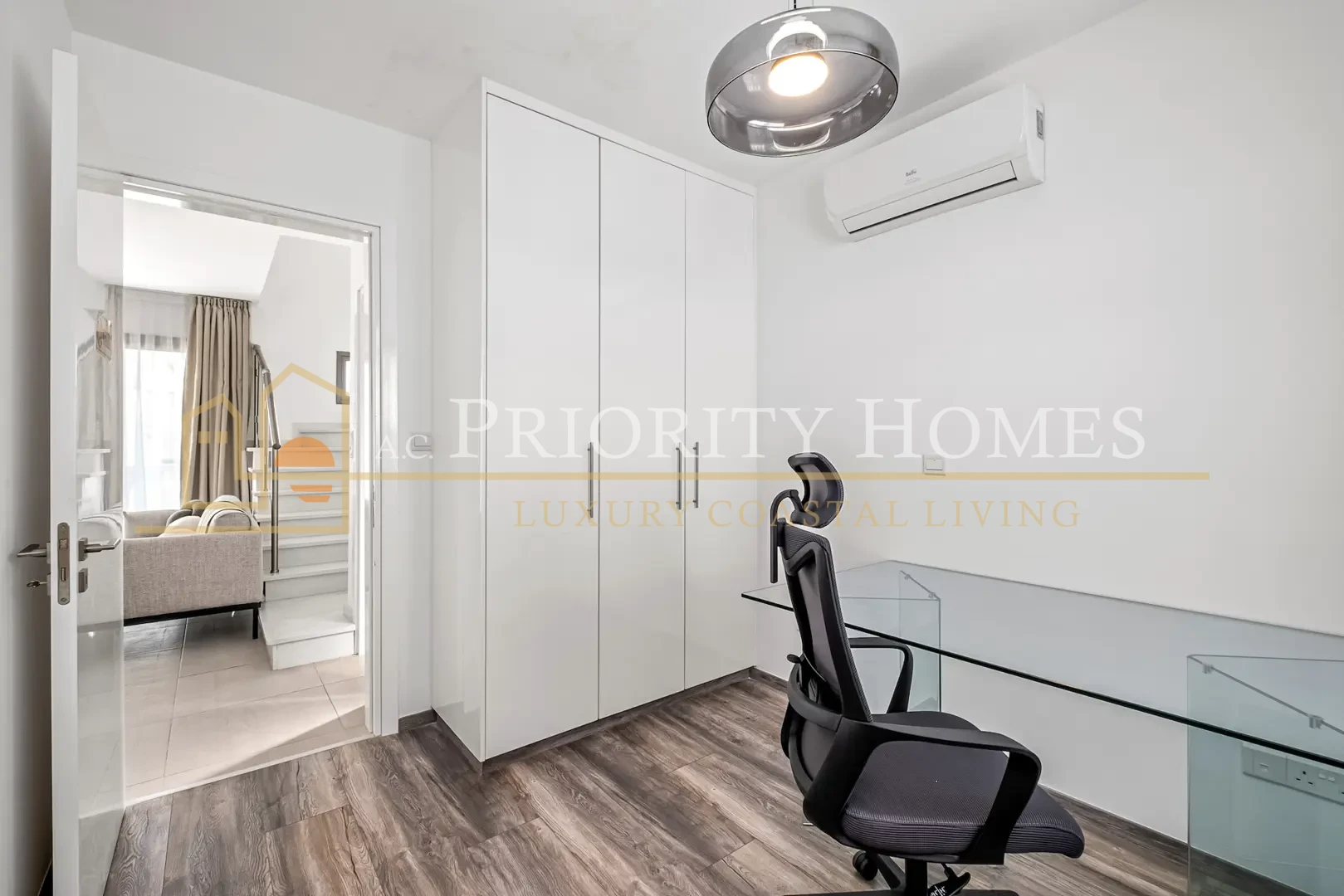 Fully Furnished Three-Bedroom Apartment in Universal