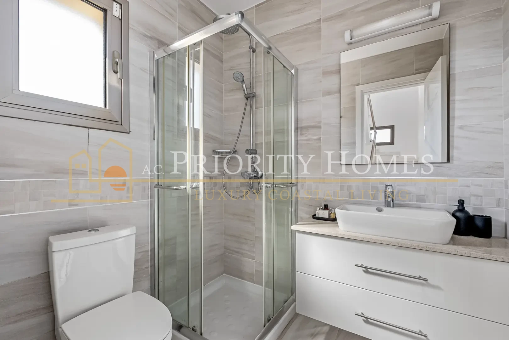 Fully Furnished Three-Bedroom Apartment in Universal