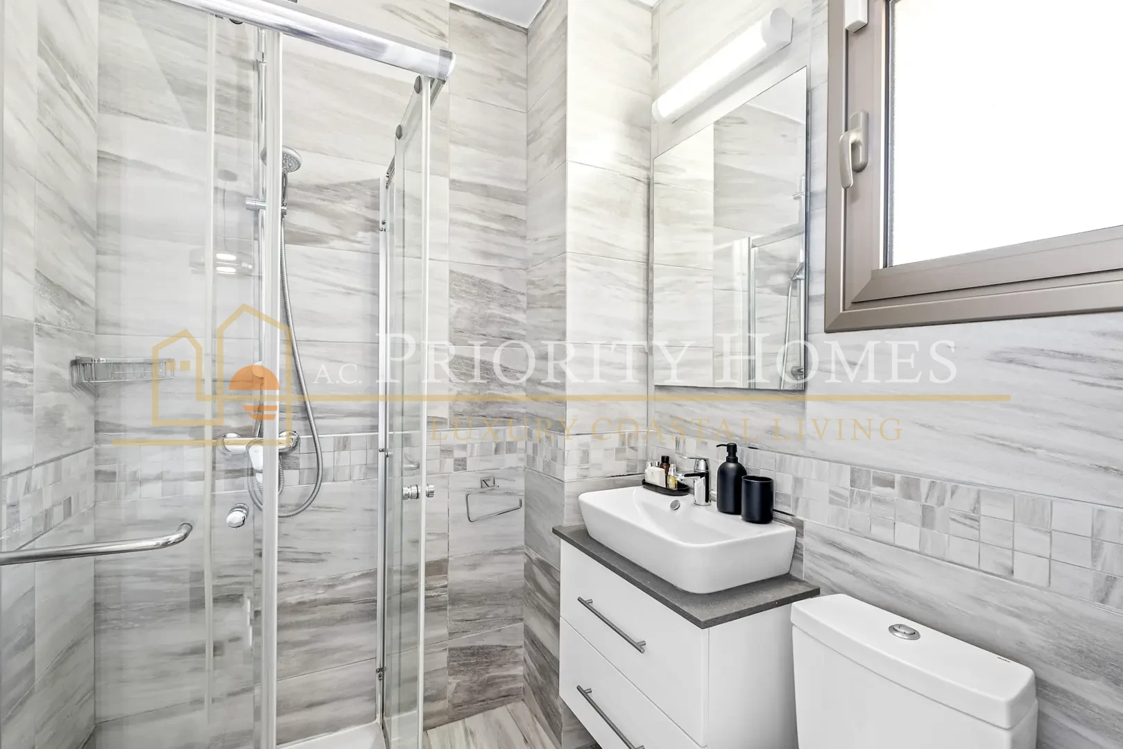 Fully Furnished Three-Bedroom Apartment in Universal