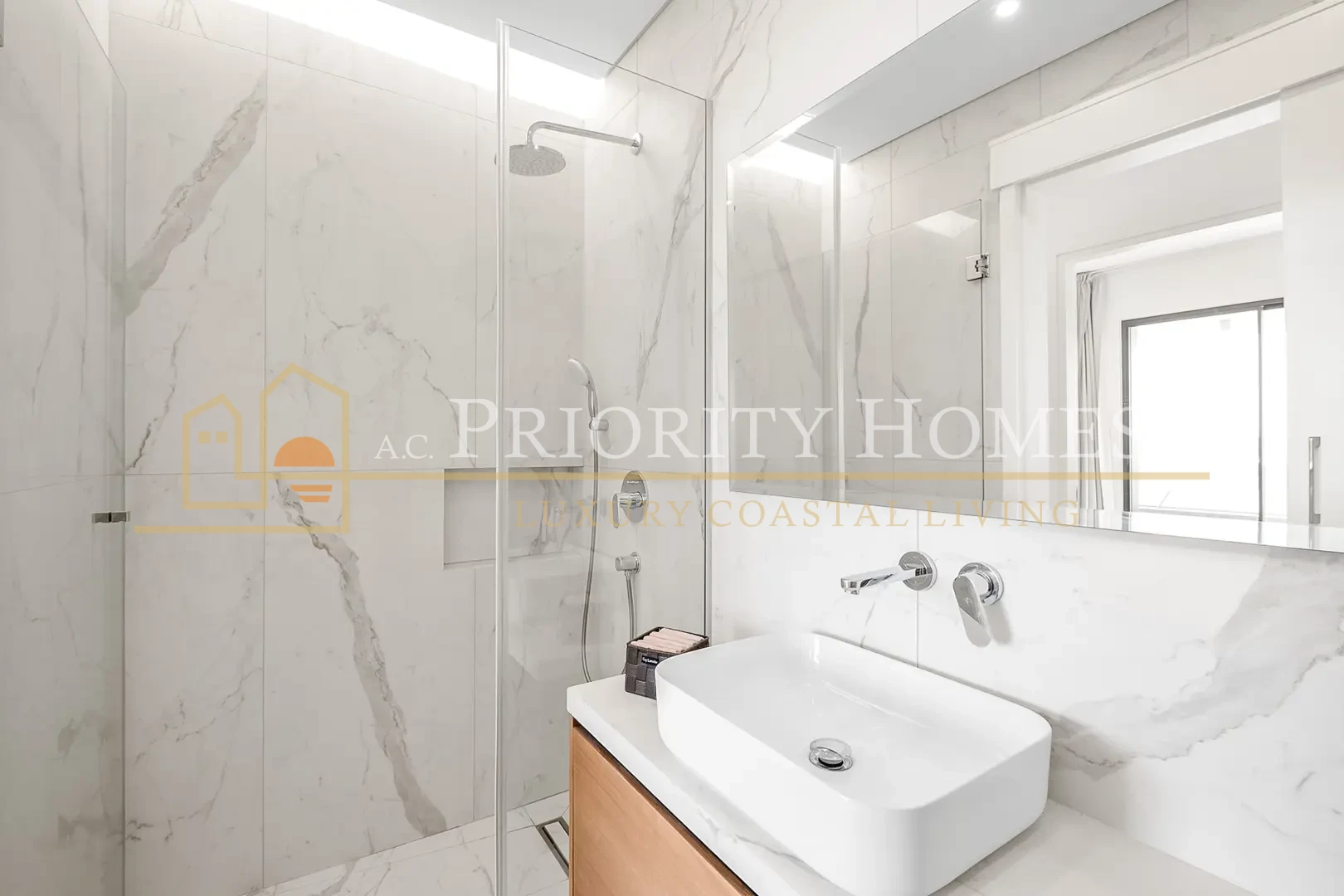 Three-Bedroom Modern Apartment in Kato Paphos