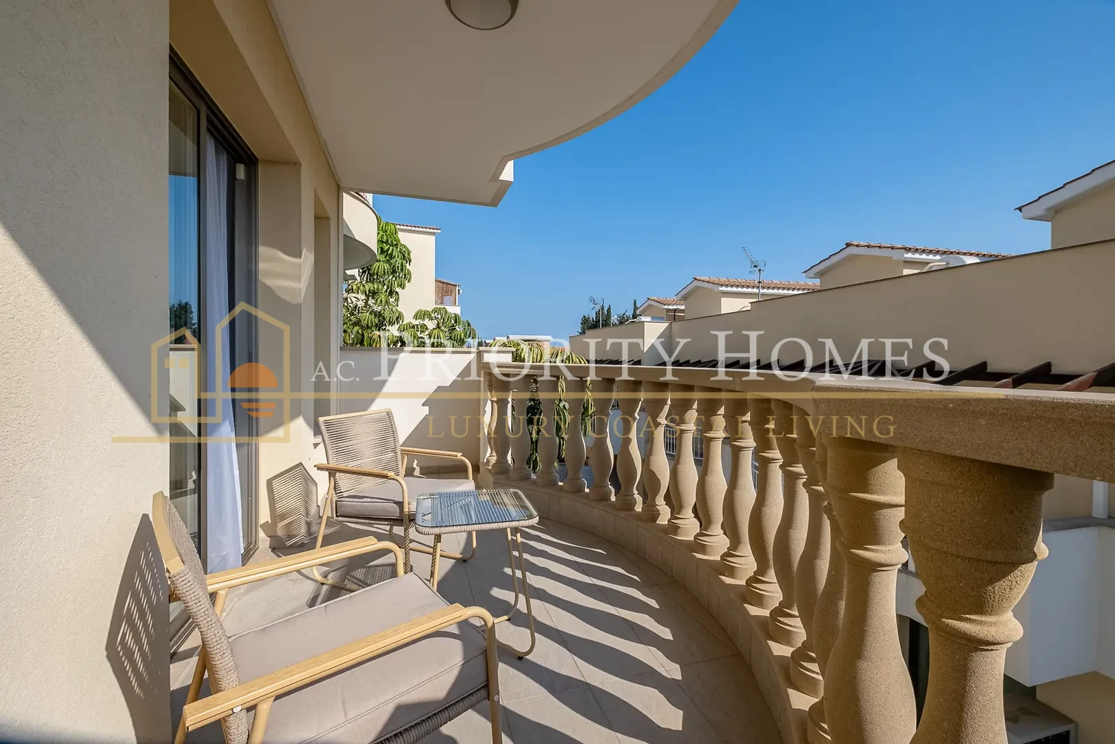 Fully Furnished Three-Bedroom Apartment in Universal