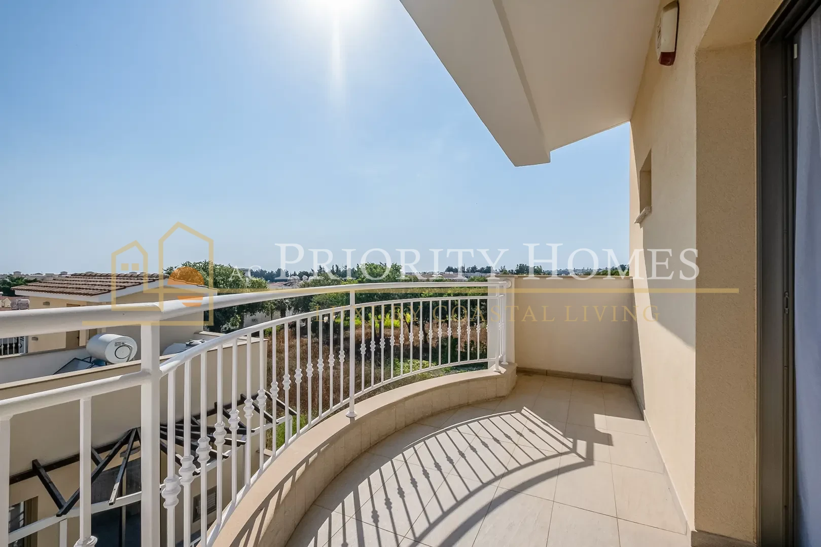 Fully Furnished Three-Bedroom Apartment in Universal