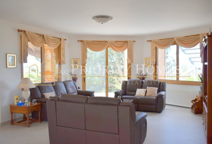 Three‑Bedroom Villa in Pegeia – Sea Caves