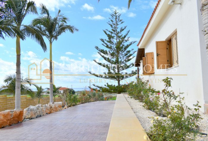 Three‑Bedroom Villa in Pegeia – Sea Caves