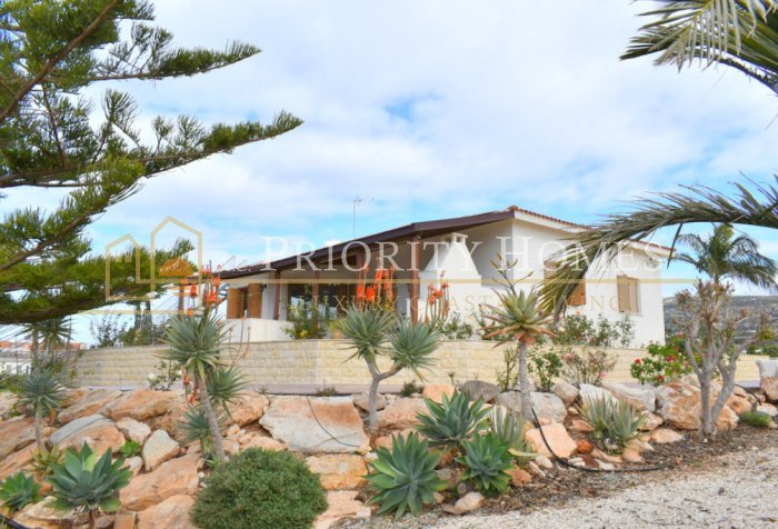 Three‑Bedroom Villa in Pegeia – Sea Caves