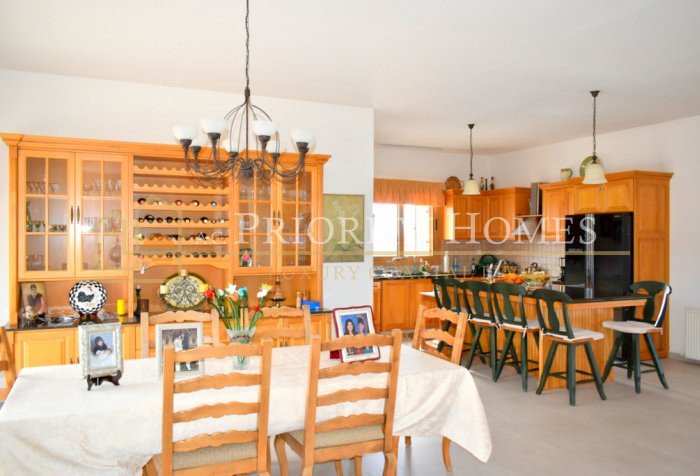 Three‑Bedroom Villa in Pegeia – Sea Caves