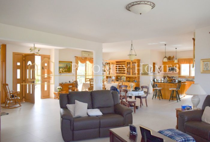 Three‑Bedroom Villa in Pegeia – Sea Caves