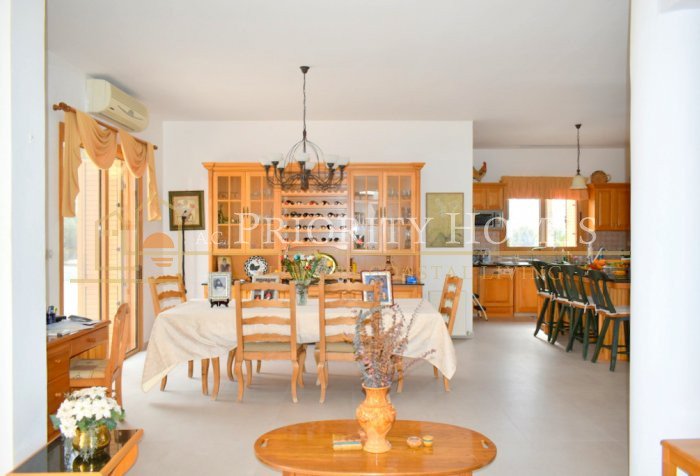 Three‑Bedroom Villa in Pegeia – Sea Caves