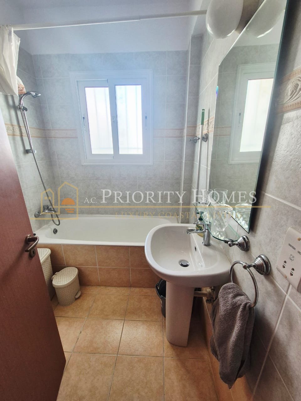 One Bedroom Apartment for Long-Term Rent in Universal