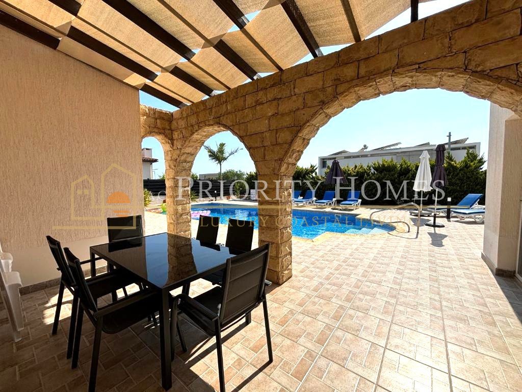  Three-Bedroom Bungalow for Rent in Sea Caves
