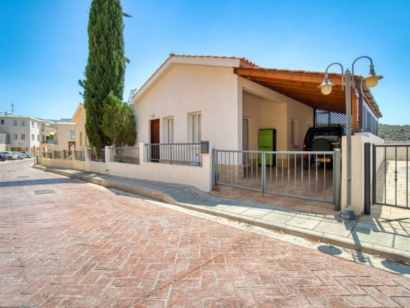 Three-Bedroom Semi‑Detached Villa in Pegeia