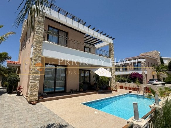 Three-Bedroom Villa in Pegeia