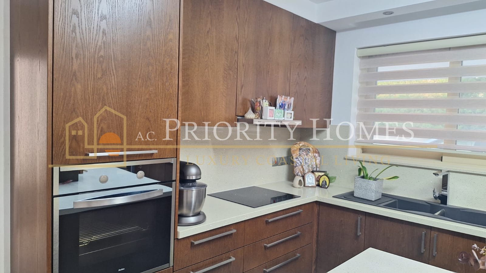 Spacious Six-Bedroom Furnished Villa for Rent in Emba
