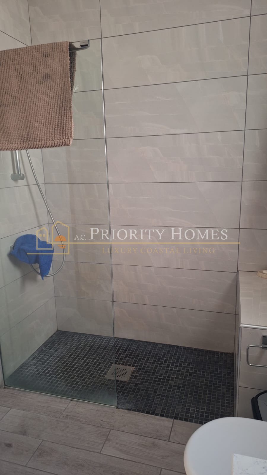 Spacious Six-Bedroom Furnished Villa for Rent in Emba