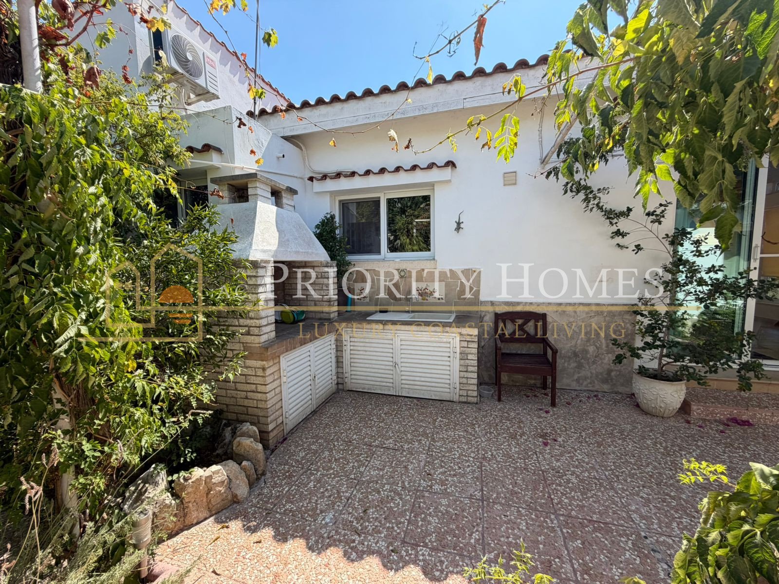 Three-Bedroom Bungalow with Extra Room in Tremithousa