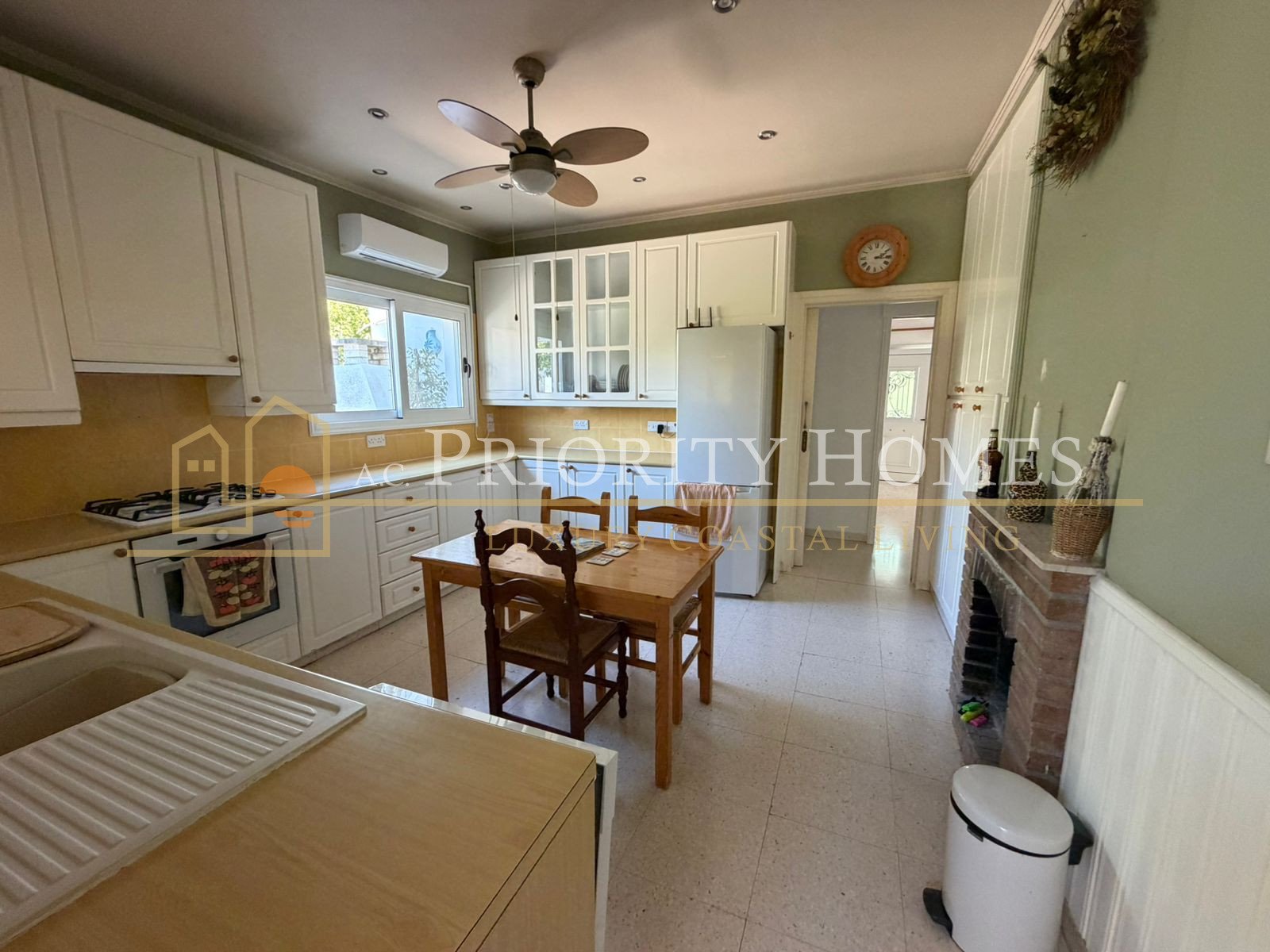 Three-Bedroom Bungalow with Extra Room in Tremithousa