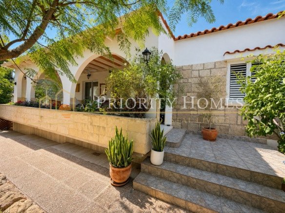 Three-Bedroom Bungalow with Extra Room in Tremithousa