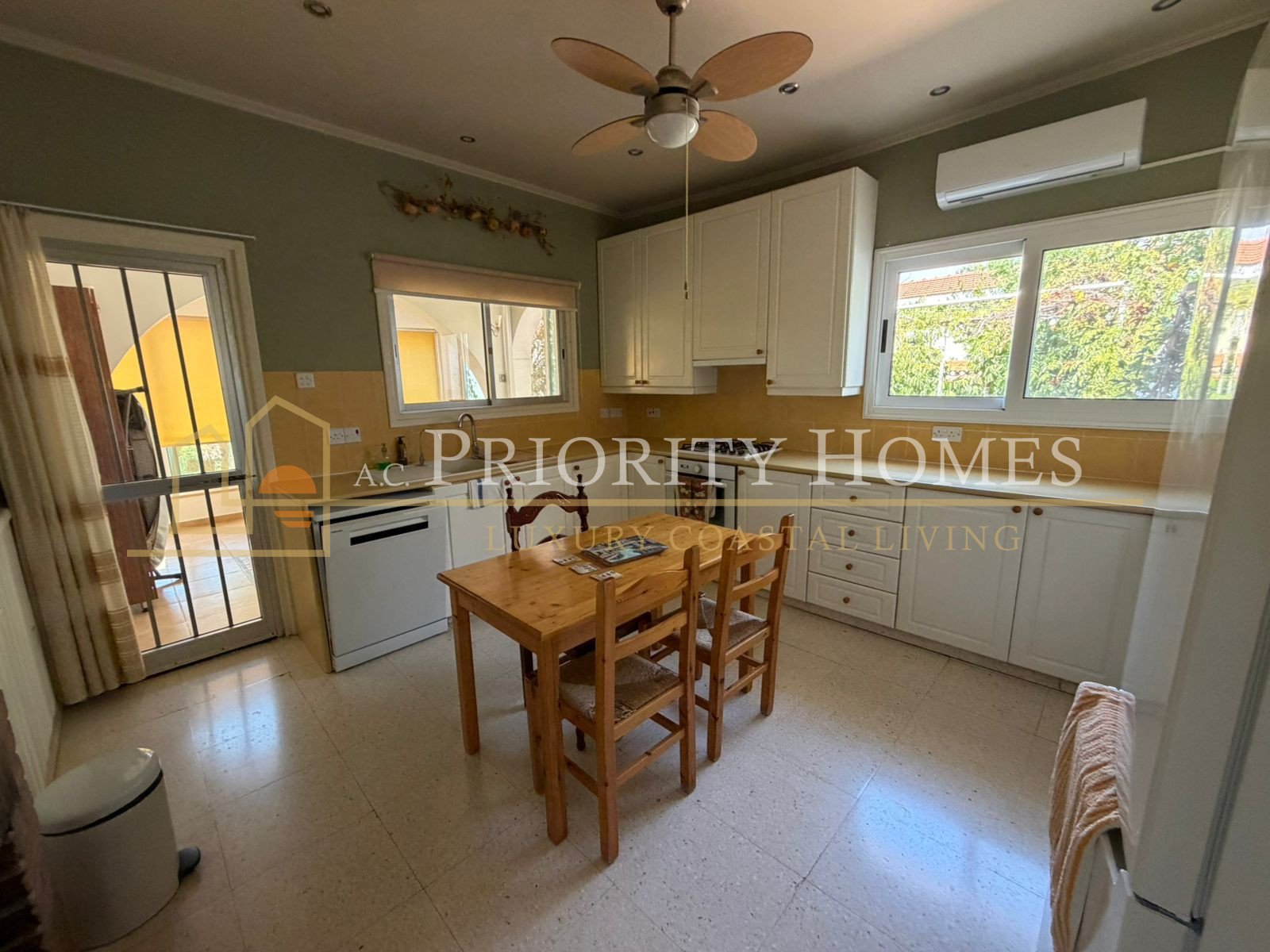 Three-Bedroom Bungalow with Extra Room in Tremithousa
