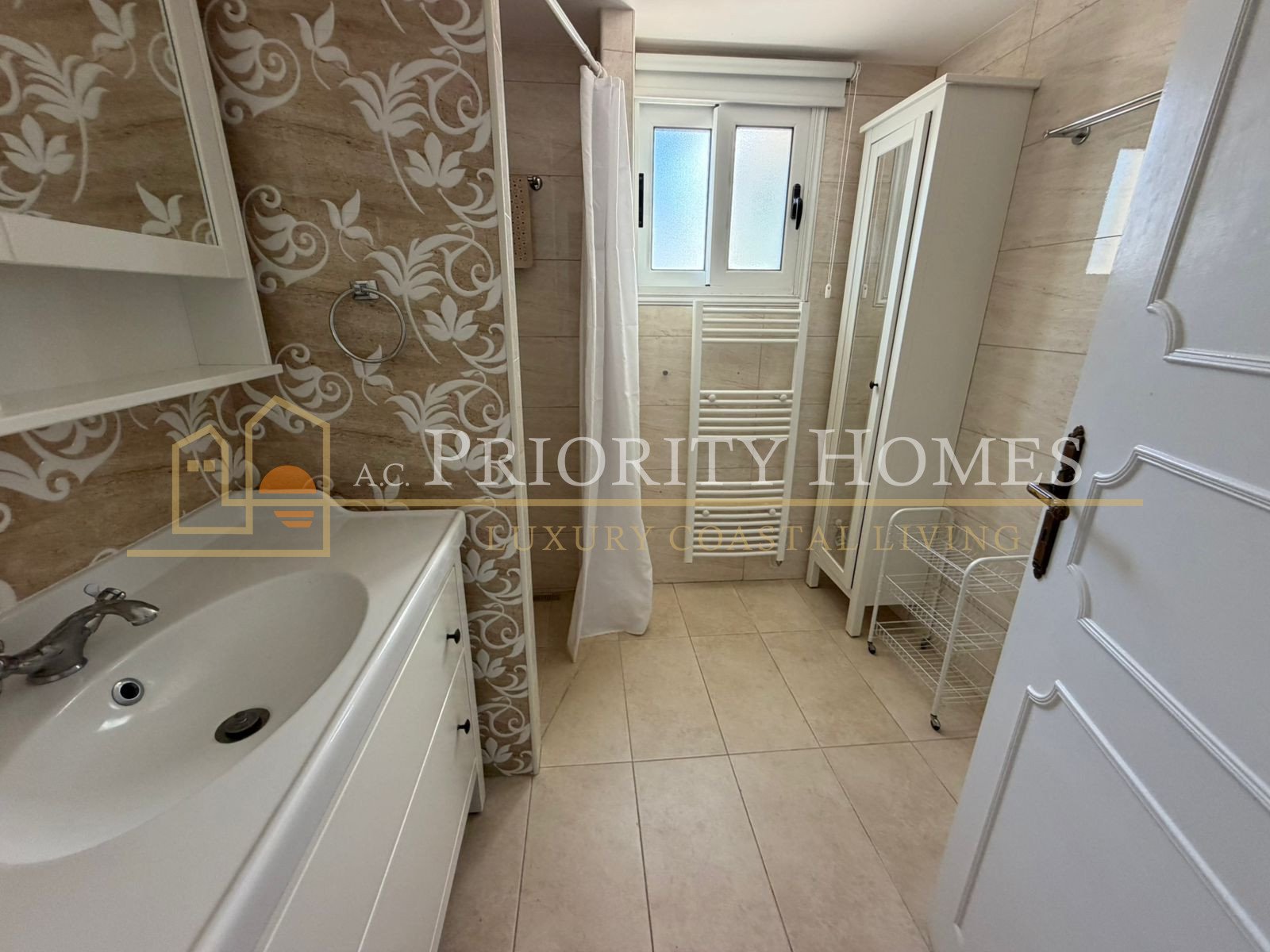 Three-Bedroom Bungalow with Extra Room in Tremithousa