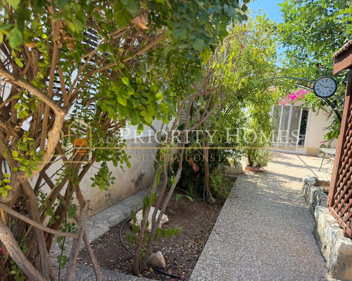 Three-Bedroom Bungalow with Extra Room in Tremithousa