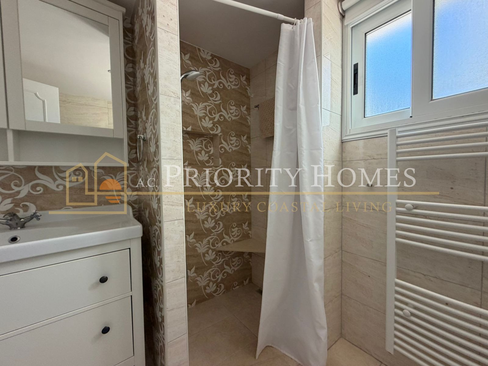 Three-Bedroom Bungalow with Extra Room in Tremithousa