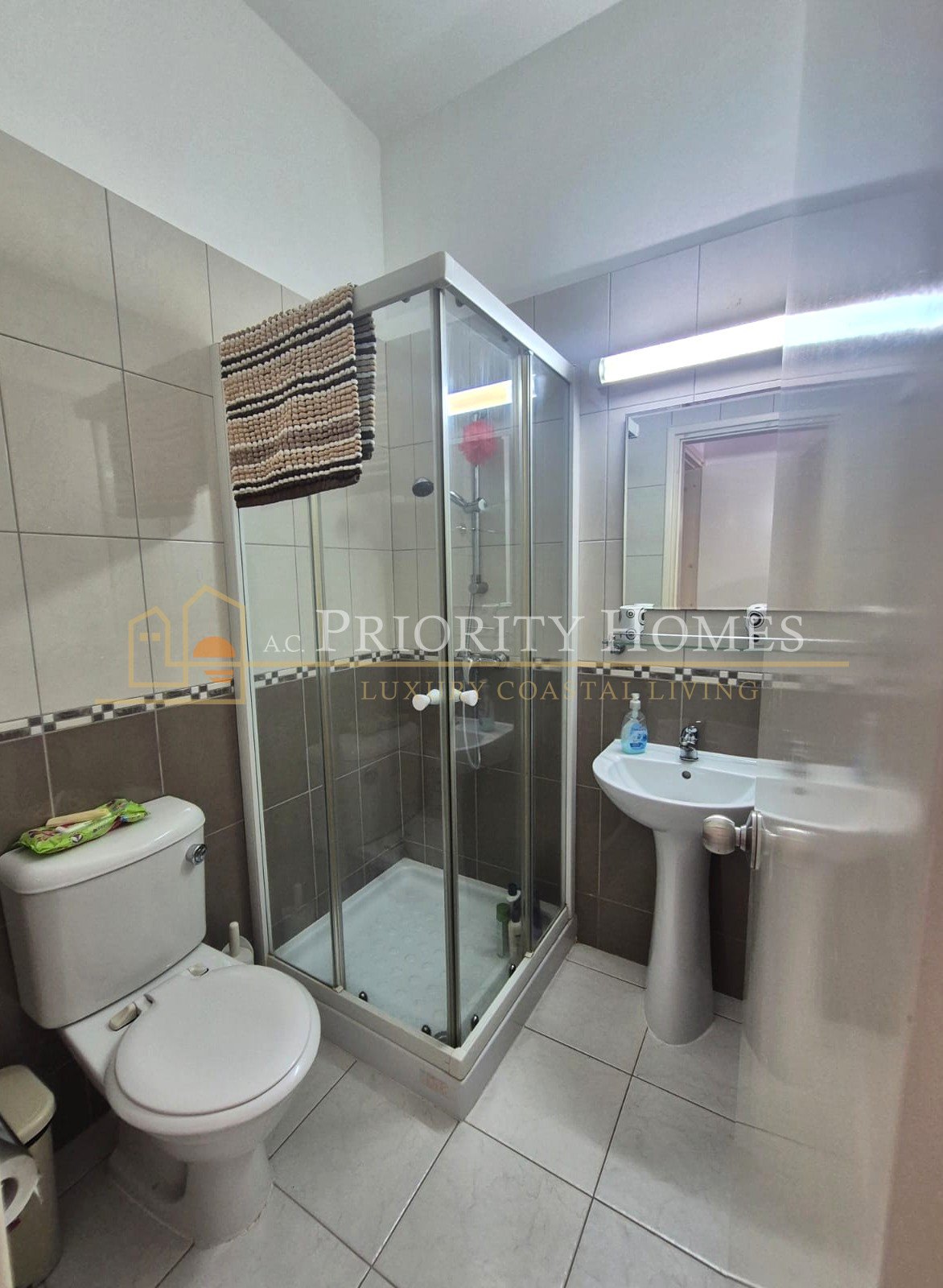 Two-Bedroom Two-Bathroom Townhouse in Pegeia