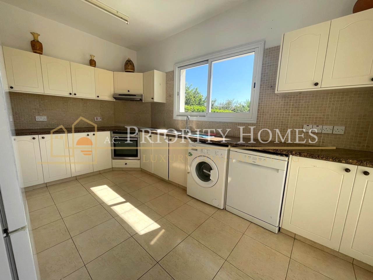 Spacious Three-Bedroom Villa for Rent in Sea Caves
