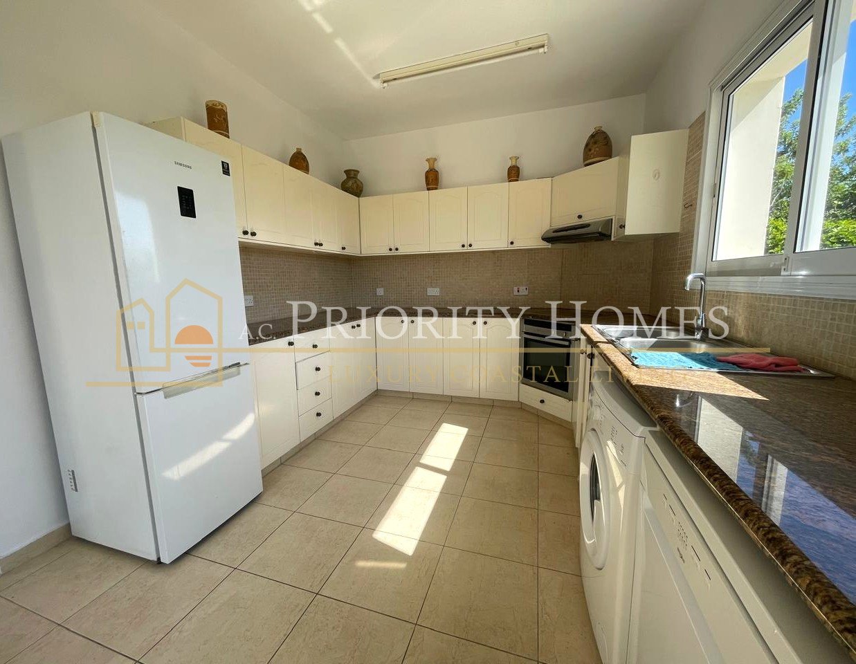 Spacious Three-Bedroom Villa for Rent in Sea Caves
