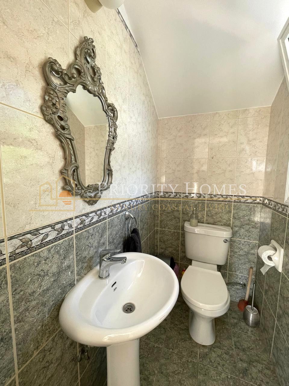 Spacious Three-Bedroom Villa for Rent in Sea Caves