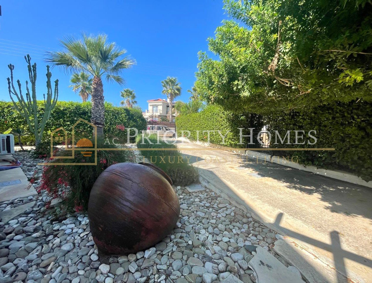 Spacious Three-Bedroom Villa for Rent in Sea Caves
