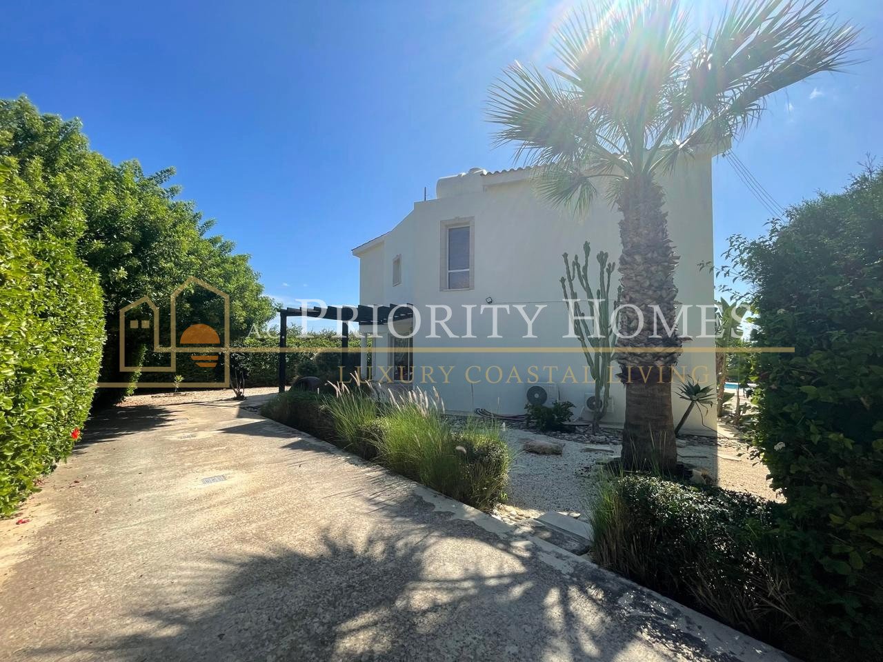Spacious Three-Bedroom Villa for Rent in Sea Caves