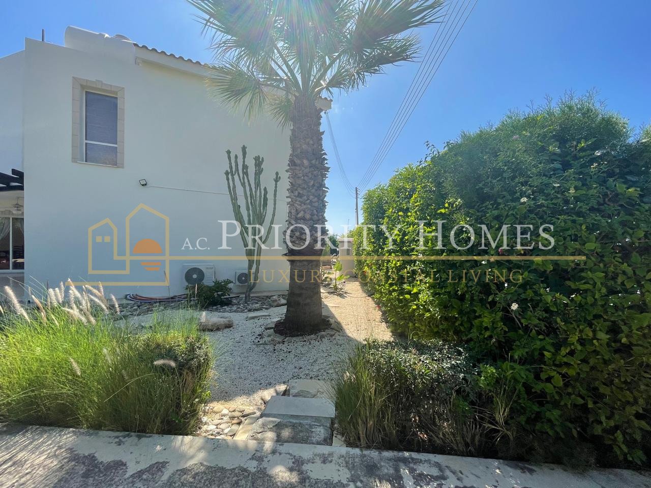 Spacious Three-Bedroom Villa for Rent in Sea Caves