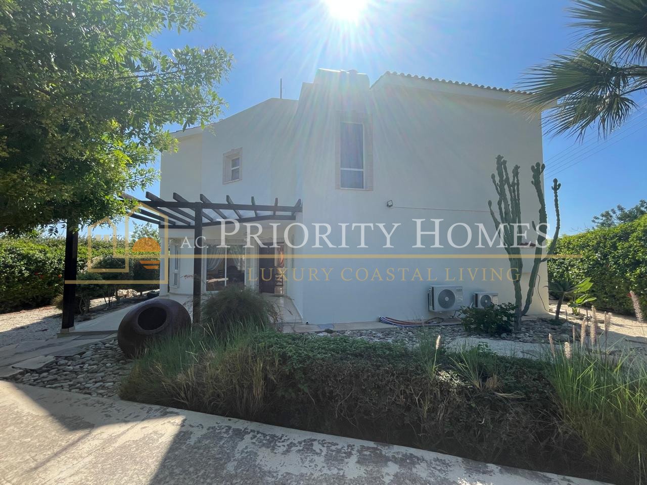 Spacious Three-Bedroom Villa for Rent in Sea Caves