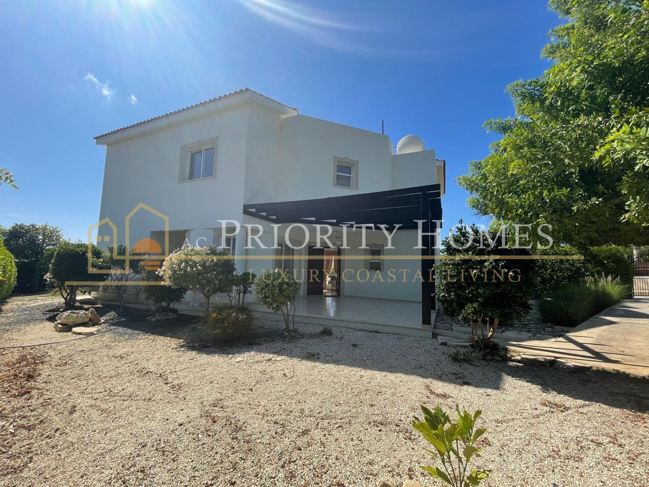 Spacious Three-Bedroom Villa for Rent in Sea Caves