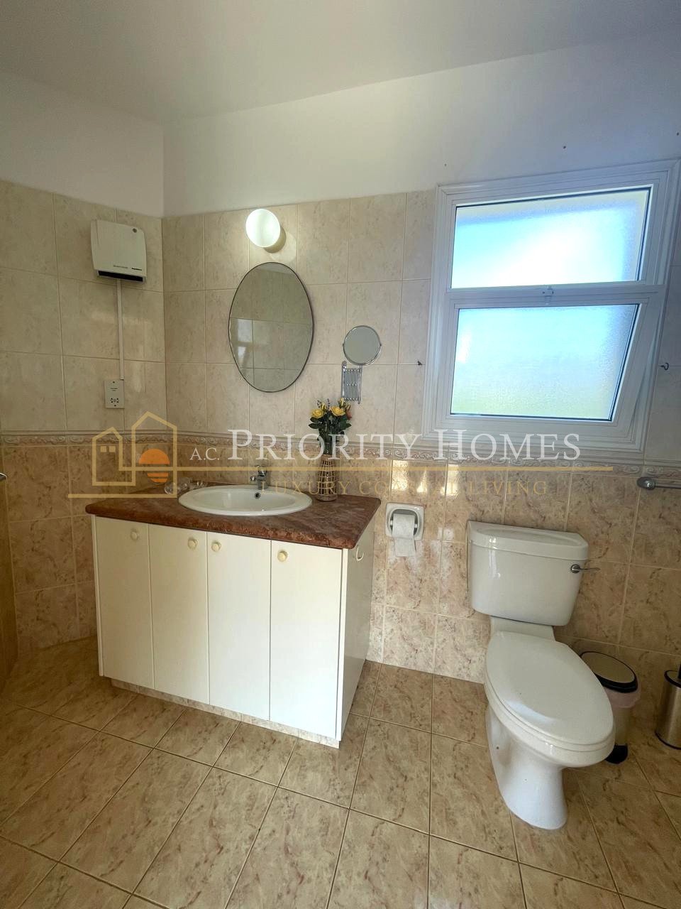 Spacious Three-Bedroom Villa for Rent in Sea Caves