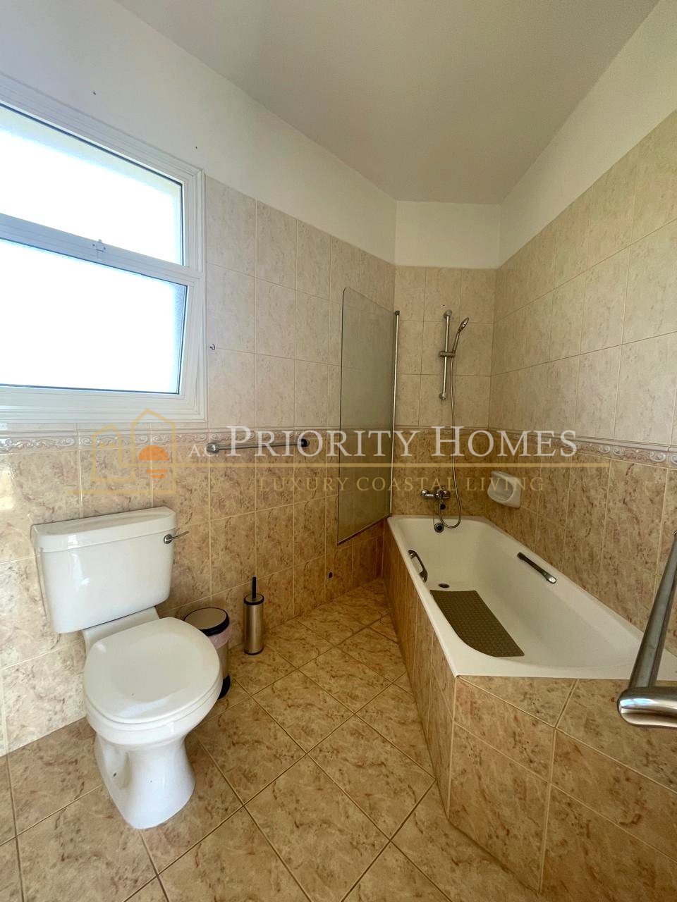 Spacious Three-Bedroom Villa for Rent in Sea Caves