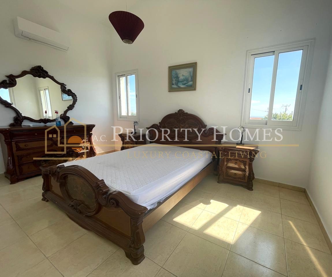 Spacious Three-Bedroom Villa for Rent in Sea Caves