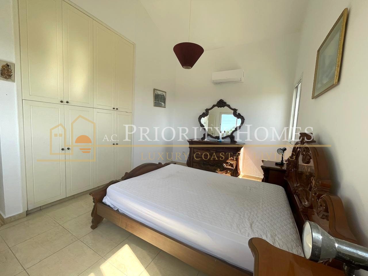 Spacious Three-Bedroom Villa for Rent in Sea Caves