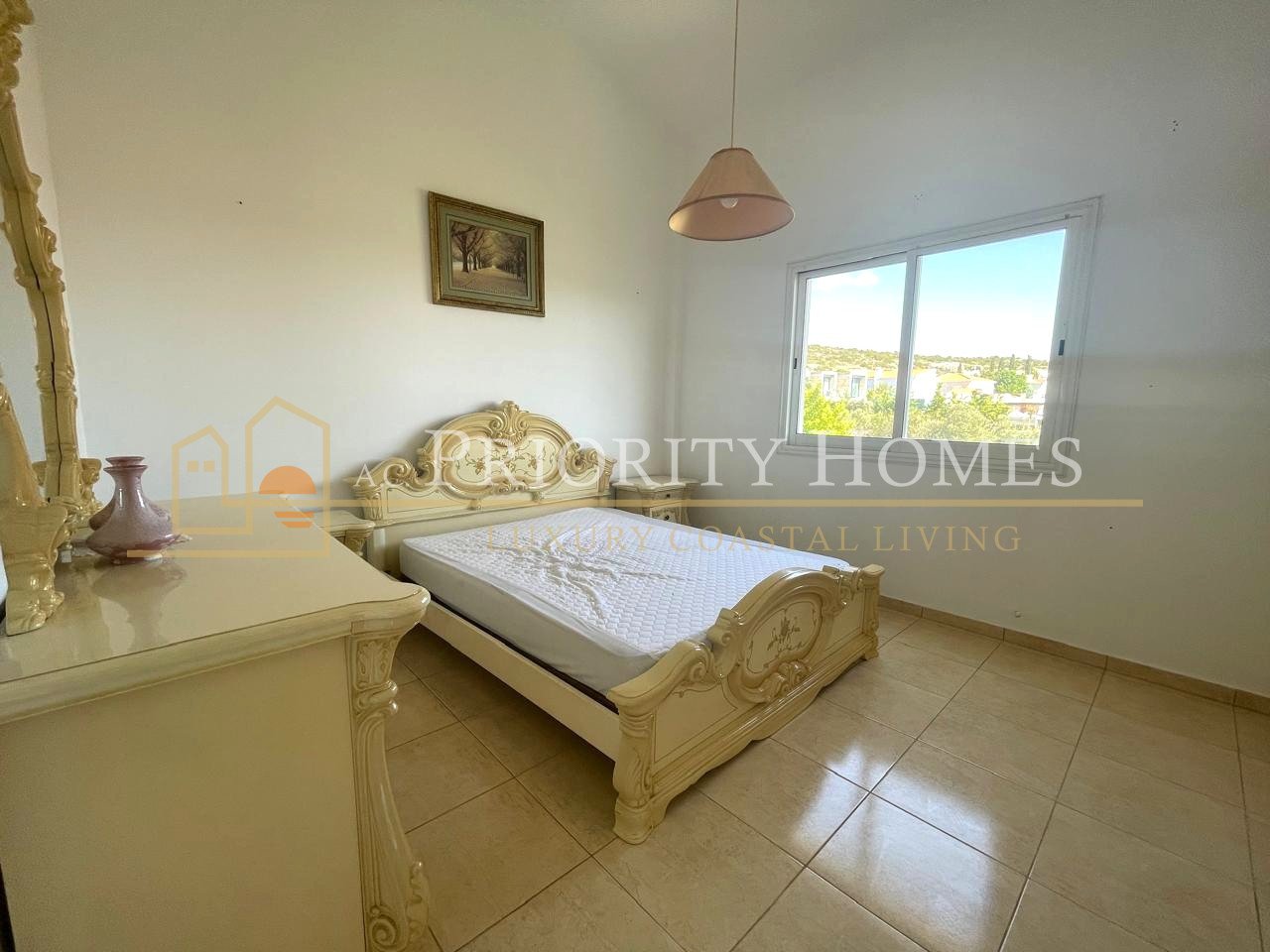 Spacious Three-Bedroom Villa for Rent in Sea Caves