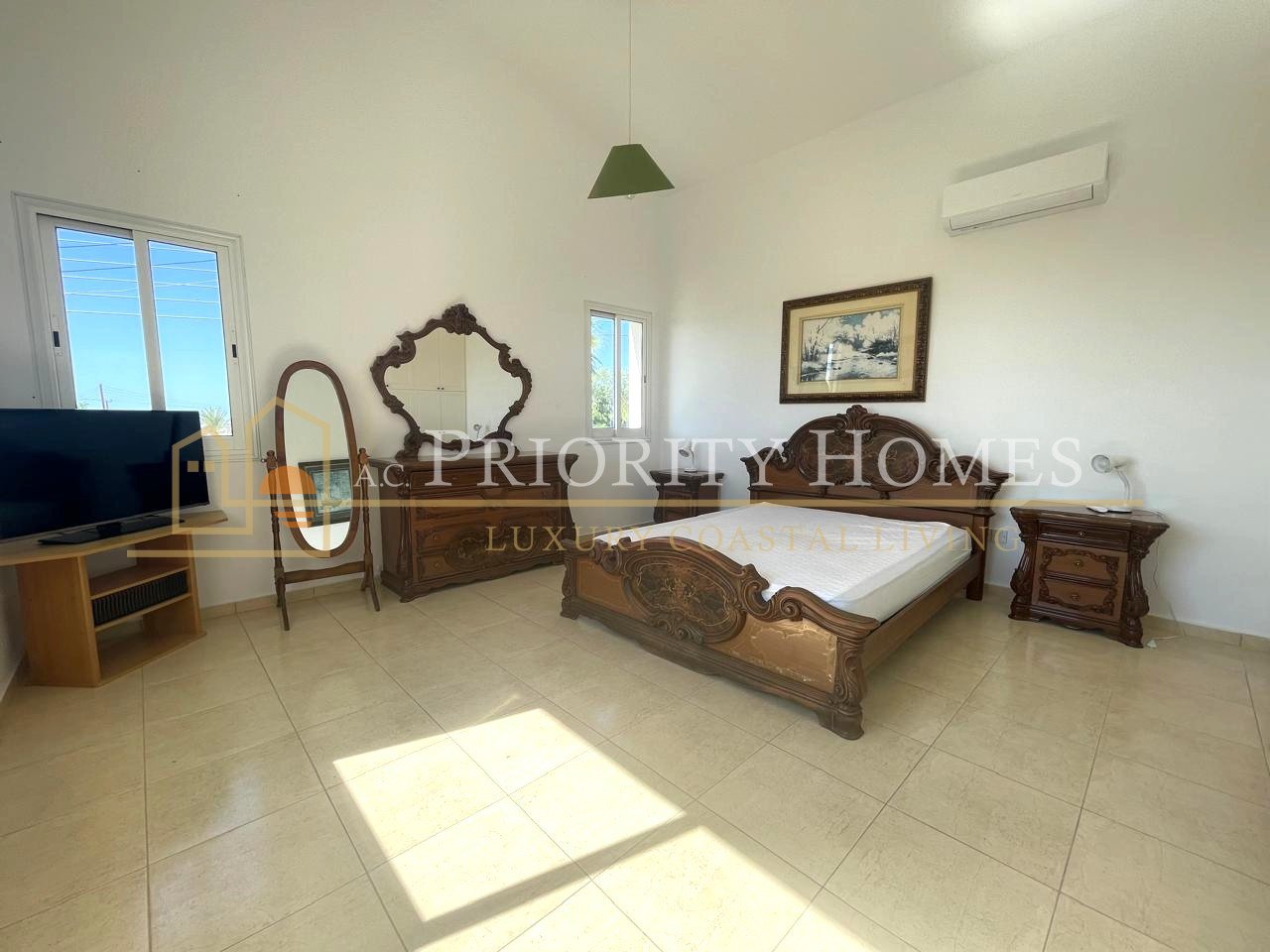 Spacious Three-Bedroom Villa for Rent in Sea Caves