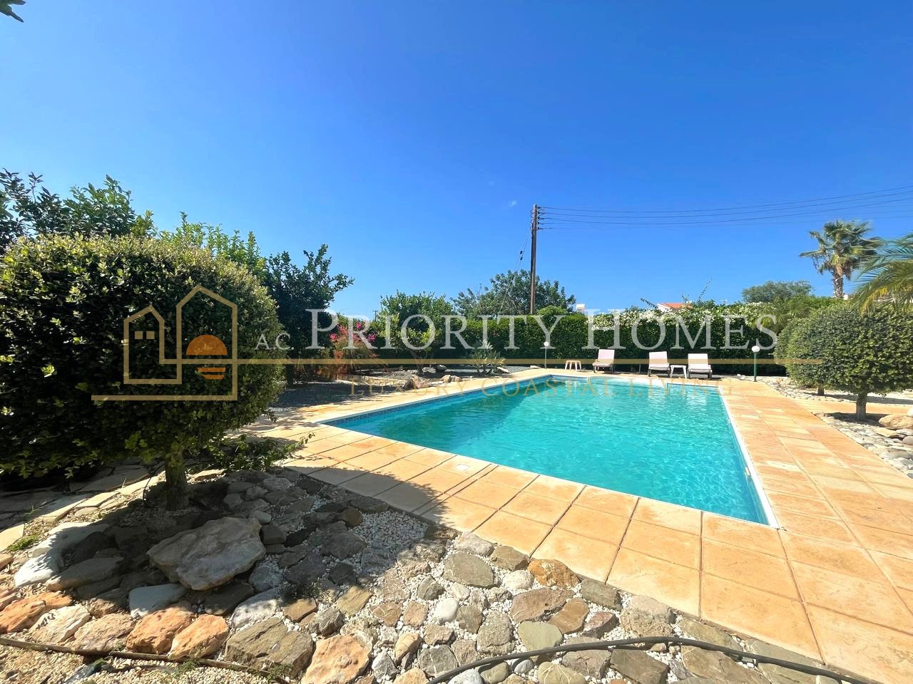 Spacious Three-Bedroom Villa for Rent in Sea Caves