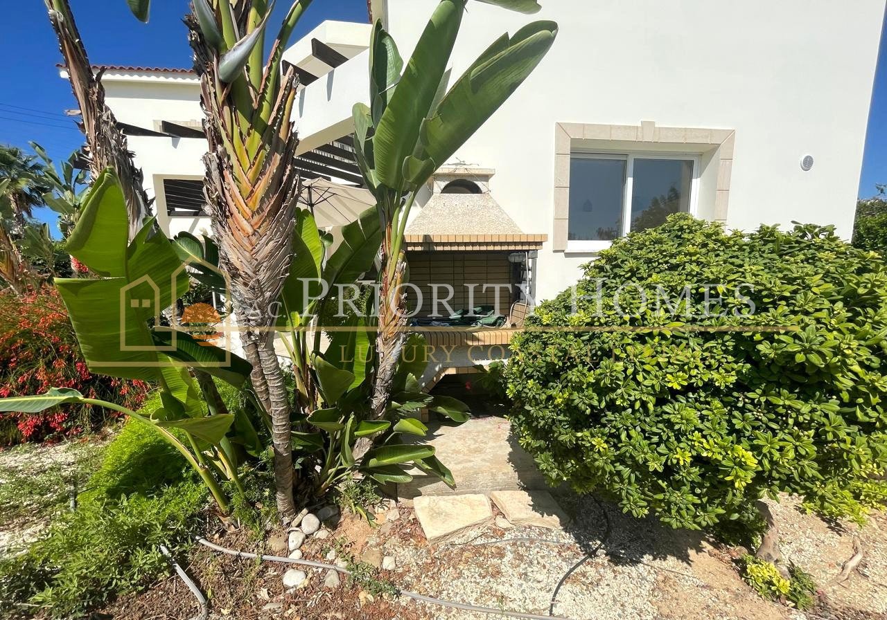 Spacious Three-Bedroom Villa for Rent in Sea Caves