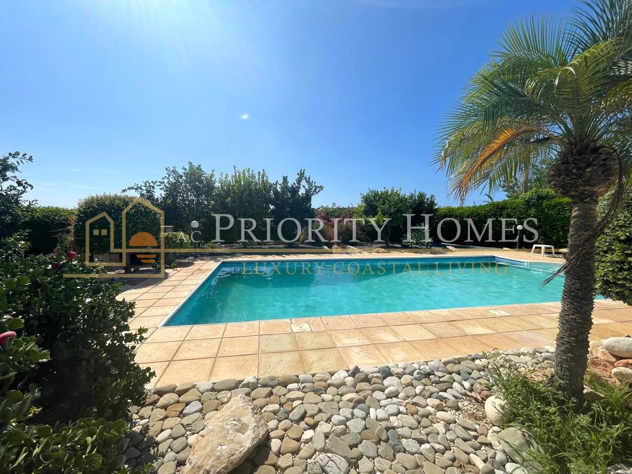 Spacious Three-Bedroom Villa for Rent in Sea Caves