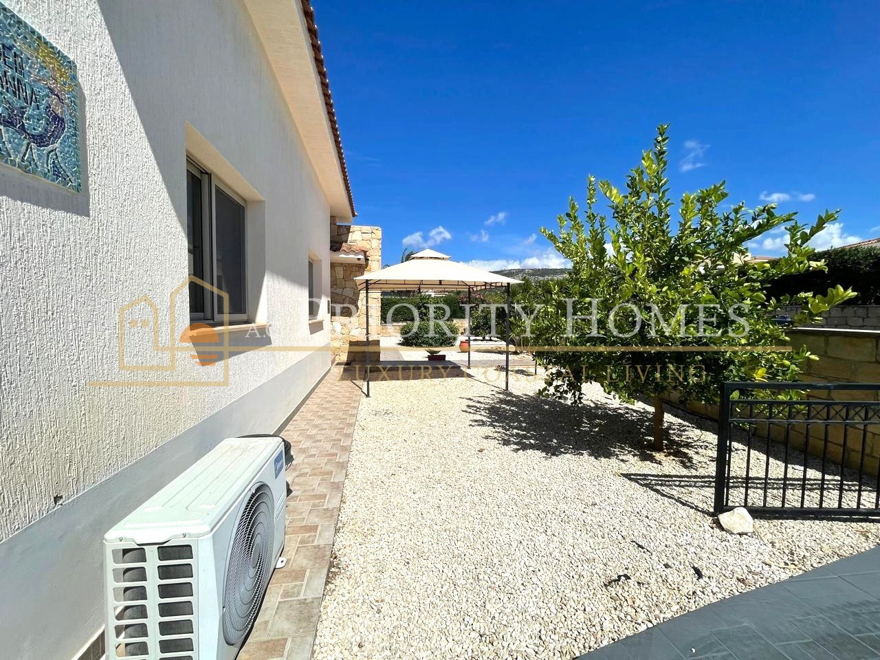  Three-Bedroom Bungalow for Rent in Sea Caves