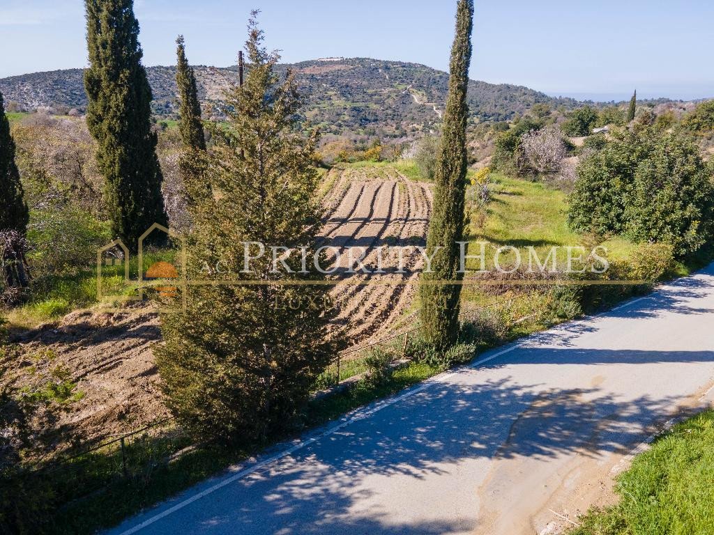 Residential Field in Peristerona